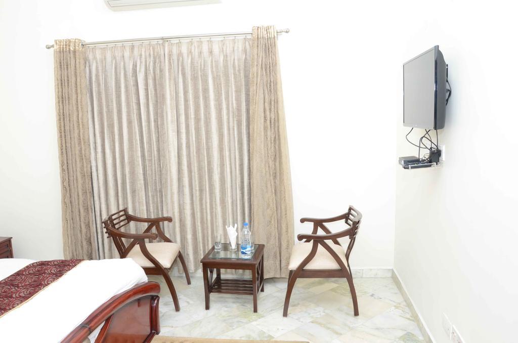 Namaste Apartments New Delhi Bagian luar foto