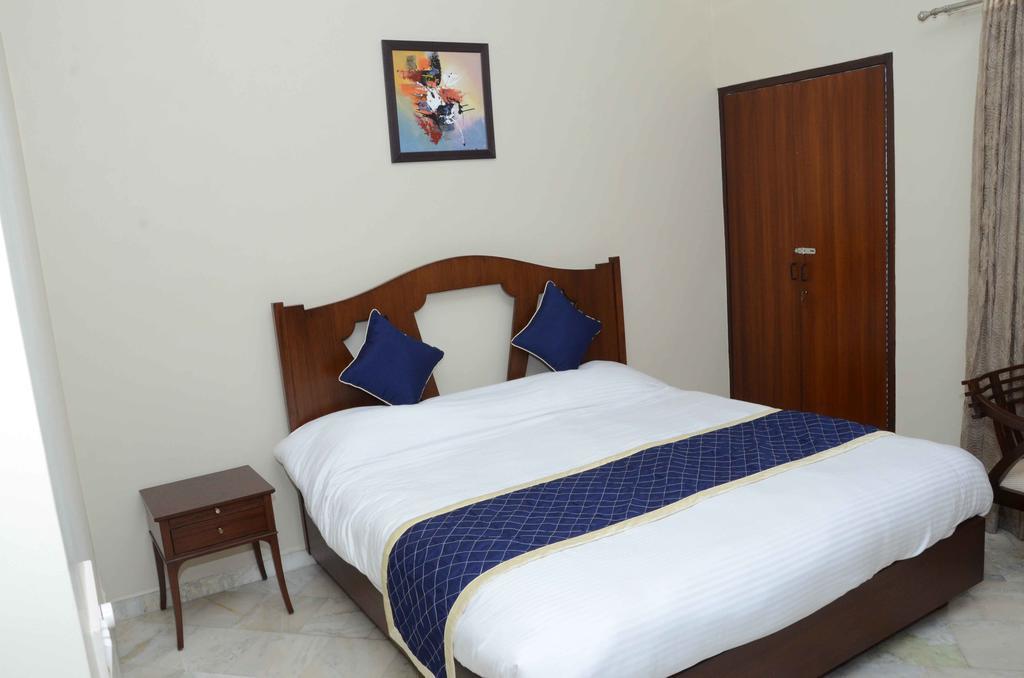 Namaste Apartments New Delhi Bagian luar foto