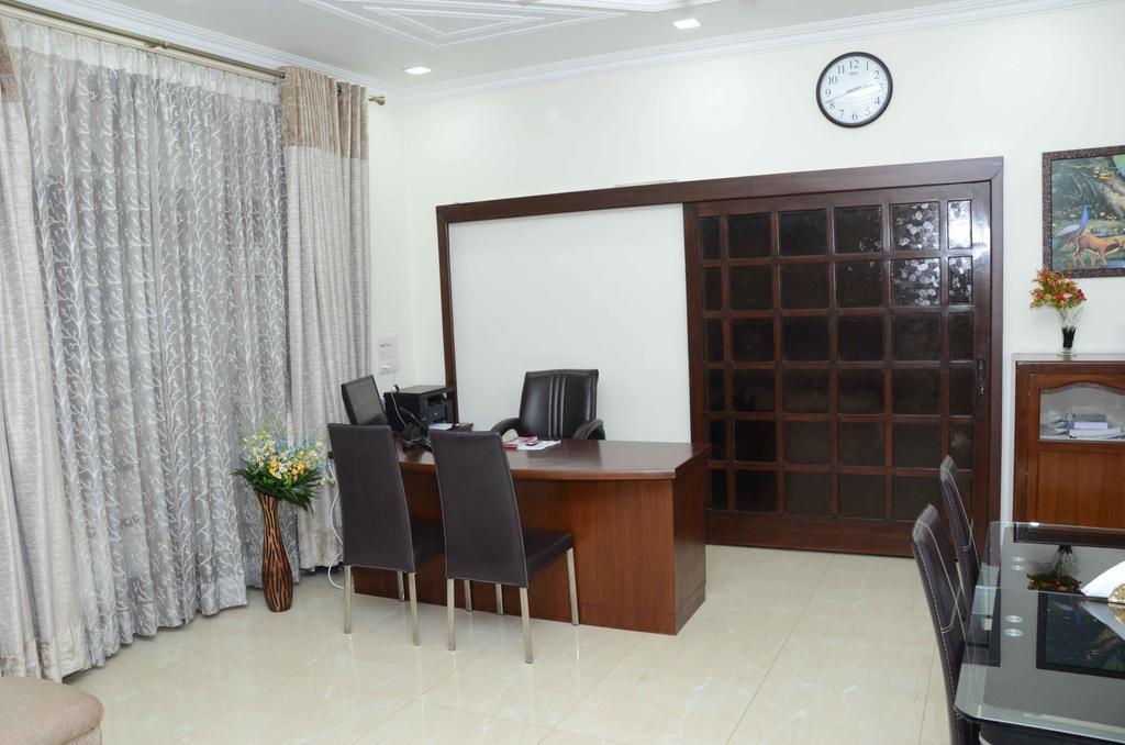 Namaste Apartments New Delhi Bagian luar foto